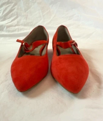 Boden Rosabel Punta Tacón Rojo Gamuza Talla 6 Nuevo con Defectos Foto 1 de 4