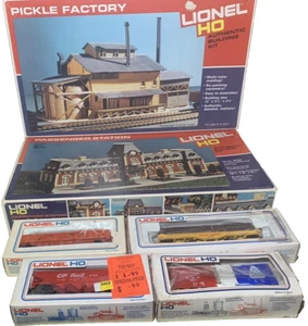 LIONEL HO..Buildings & Cars..1970's - Picture 1 of 8