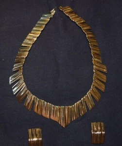 Gold tone necklace and earring set - Picture 1 of 7