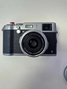 Fujifilm X100T 16.3MP Compact Digital Camera Silver 23mm f/2 Fixed Lens FX-X100T - Picture 1 of 7