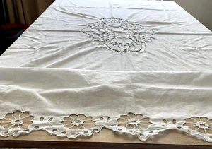 Filigree Lace Tablecloth White 80x51 Scalloped Edges Embroidery Romantic Cottage - Picture 1 of 5