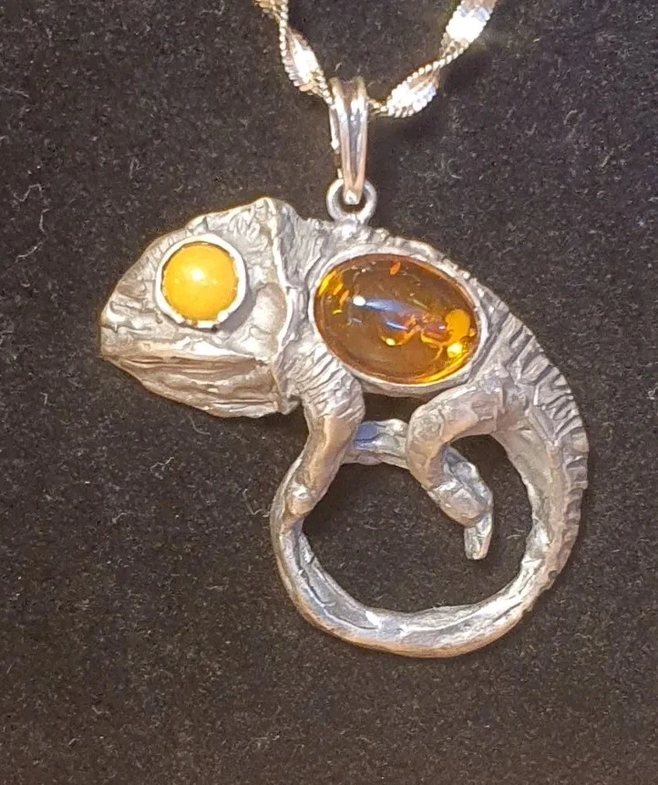 Modernist Sterling Silver 925 Baltic Amber Cameleon Pendant - Image 1 of 4