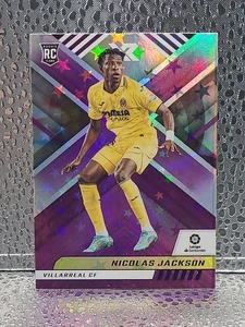 2022-23 Panini Chronicles XR La Liga Calcio, Nicolas Jackson RC, Viola Astro - Foto 1 di 2