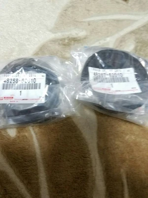 TOYOTA GENUINO SCION xA xB AISLADOR DE MUELLE HELICOIDAL TRASERO INFERIOR 48258-52010 2 PIEZAS Foto 1 de 2