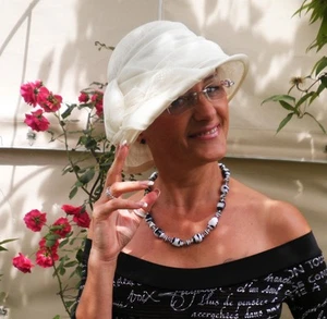 Damen Hut eleganter Glockenhut Cremeweiß Anlasshut Hochzeit Sommerhut Schick   - Bild 1 von 5