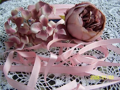 Ancien ruban en satin des années 50. Couleur rose. Vendu au mètre. N°128 - Photo 1/4