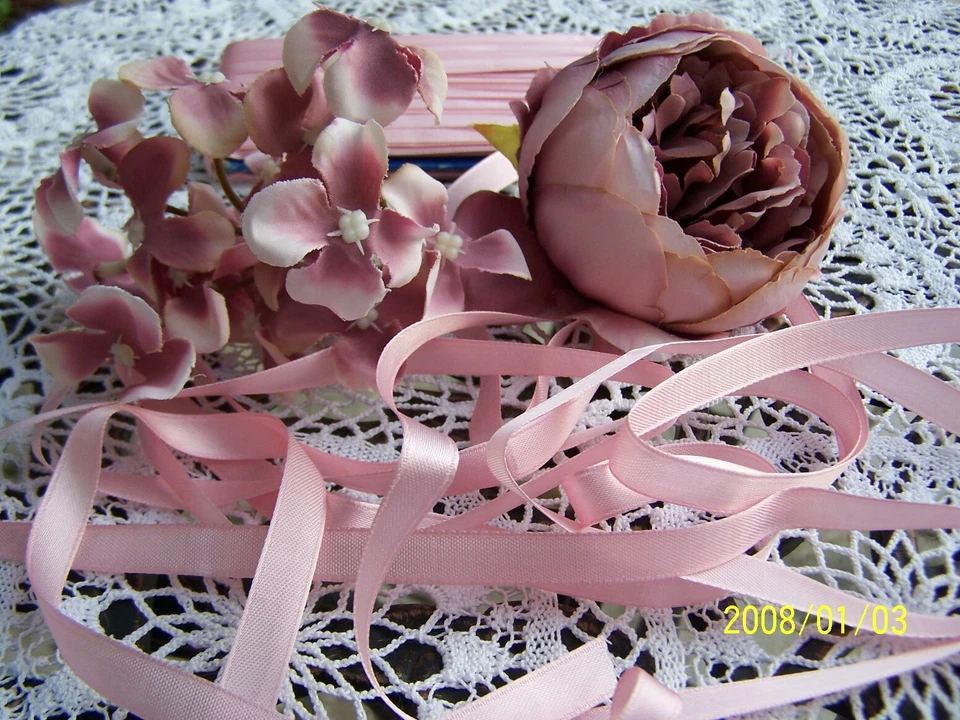 Ancien ruban en satin des années 50. Couleur rose. Vendu au mètre. N°128 - Photo 1/4