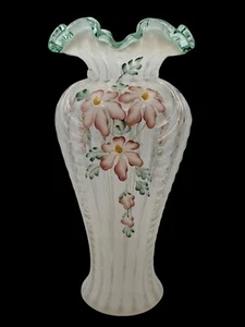 Jarrón Fenton Glass 1996 Meadow Beauty Rib Optic 11" firmado Nancy Fenton #680 - Imagen 1 de 10
