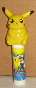 Pokémon Pikachu Balsamo Labbra - Pupazzo Dito Aromatizzato 1999 no confezione nuovo Nintendo - Foto 1 di 7