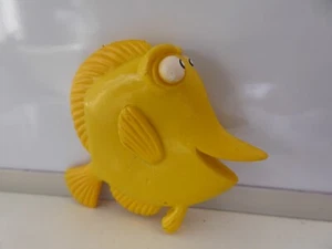 Disney Store Finding Nemo BUBBLES The Yellow Fish Toy Figure RARE Vintage 2003 - Picture 1 of 3