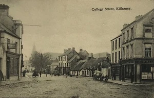 Killarney College Street Thatched Cottages - Picture 1 of 2