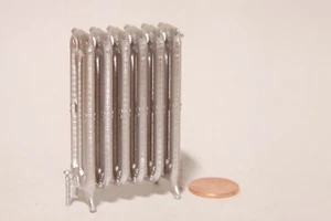 2 radiadores clásicos de hierro fundido escala 1/12 miniatura de resina 6 aletas plateadas - Imagen 1 de 3