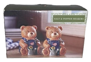 Farmer Bear Sunflower Blue and Brown Fur Salt and Pepper Shakers - Bild 1 von 6