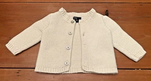 Baby Gap Strickjacke Pullover Baumwolle elfenbein cremeweiß Strick Knopf kuschelig 6-12 Monate - Bild 1 von 4