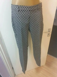 Ladies Capri Pant with hexagonal pattern - Picture 1 of 6