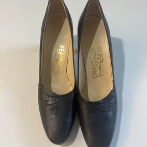 Salvatore Ferragamo marineblaue Leder-Pumps geschlossene Zehe Absatzschuhe US-Größe 7A (37,5) - Bild 1 von 14