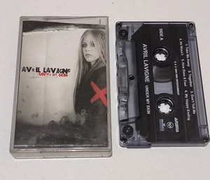 Avril Lavigne - under my skin 2004 - original indonesia tapes - Picture 1 of 8