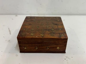 Antiguo joyero de madera tallado a mano de latón con incrustaciones hecho en la India británica - Imagen 1 de 12