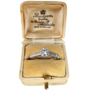 ANILLO DIAMANTE 0,45ctw Oro Blanco 18ct Era Art Deco Vintage en Caja BUDGEN Original - Imagen 1 de 13