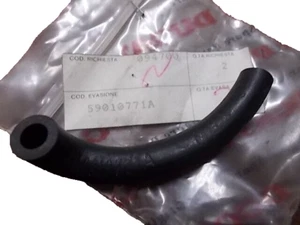 Tubo tubetto gomma sfiato serbatoio benzina Ducati 59010771A 718 996 998 ST2 3 4 - Foto 1 di 2