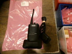 Tekk-Radios X-700U UHF Radio portatile bidirezionale 2 vie 16 canali 16CH con adattatore - Foto 1 di 9