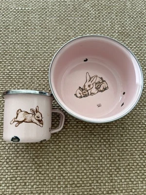 Juego de cena de bebé Golden Rabbit esmaltado Pink Bunny Family 2 piezas nuevo en caja Foto 1 de 3