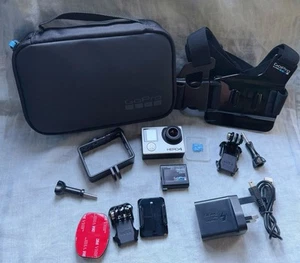 Cámara GoPro HERO4 Plateada Táctil LCD 1080p HD + Accesorios Oficiales GoPro Pecho - Imagen 1 de 11