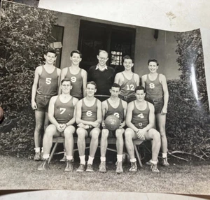 Vintage 8 X 10 Basketball Team Photograph 1941 B2F4 - Picture 1 of 5