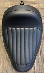 Asiento individual personalizado para motocicleta Harley Davidson Softail - 52000265L - Imagen 1 de 4