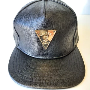 Gorra Cayler & Sons Adulto Gorra Snap Back Ajustable Hombres Cuero Negro Look D - Imagen 1 de 6
