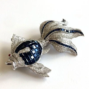 Exquisite 18k white gold fish brooch | natural white diamonds, sapphires, rubies - Picture 1 of 9