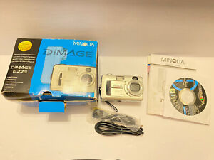 Minolta DiMAGE E223 2.0 MP Digital Camera - Silver