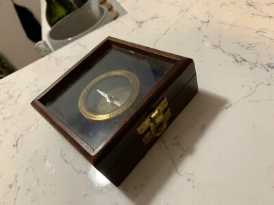 复古黄铜罗盘亨利·休斯儿子 1941 年皇家海军盒装古董 — 第 1/4 张图片