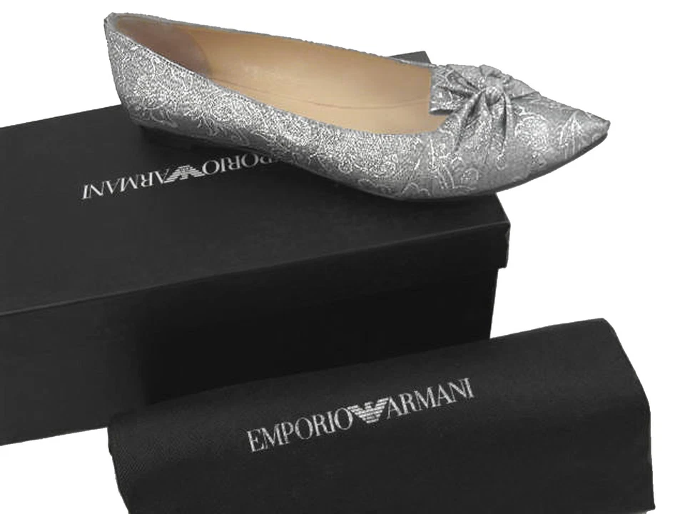 ¡NUEVOS Zapatos Giorgio Armani (Planos)!  Brocado de plata con arco US 8,5 euros 38,5  Foto 1 de 1