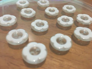 100 PCS LOT~'LILAC FLOWERS'~ROUND FLAT 2-HOLE BUTTONS~12MM=1/2"~ACRYLIC~WHITE~AU - Picture 1 of 12