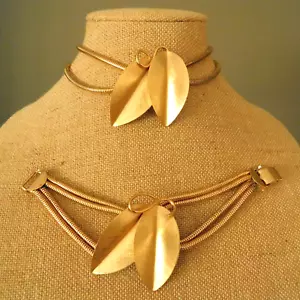 VTG. 1950 NAPIER FONTANA FLORENTINE LEAF NECKLACE & BRACELET BRUSHED GOLDTONE - Picture 1 of 18
