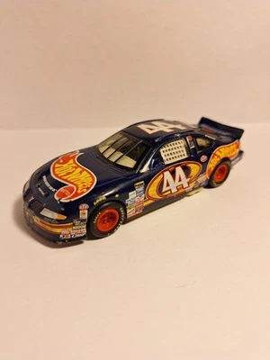 Modelo fundido a presión Hot Wheels de Kyle Petty's #44 NASCAR Pontiac Grand Prix Foto 1 de 4