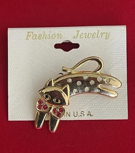 Vintage 80er Jahre Moving Head Katze Anstecknadel Brosche goldfarben rote Schleife & grüne Strass Augen - Bild 1 von 4