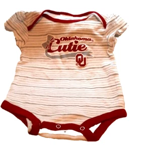 Mameluco para bebé Oklahoma Sooners Cutie talla 6-9 meses - Oklahoma Sooners - broche de presión inferior - Imagen 1 de 4