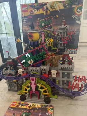 LEGO The Joker Manor (70922) - 100% Completo con Minifiguras, Caja e Instrucciones  Foto 1 de 4
