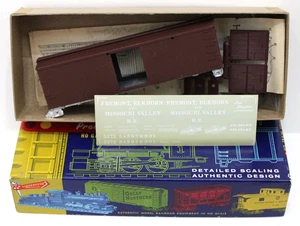 Roundhouse HO 36' Wood Box Car Kit Undec Red w Fremont Elkhorn & Missouri Decals - Picture 1 of 2