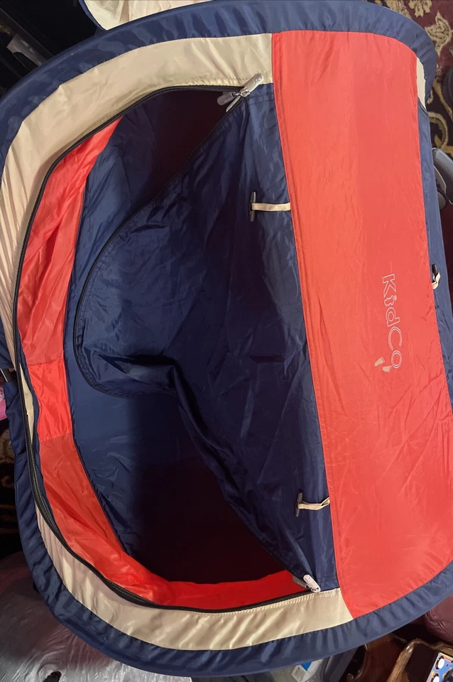 Cama de viaje plegable portátil para dormir para niños KidCo PeaPod, colchón de aire con bomba Foto 1 de 4