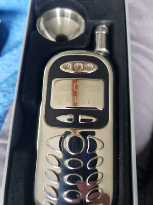 Things Remembered 银色“手机”形烧瓶 – New Estate of Bishop Dale C — 第 1/4 张图片