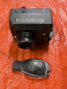 MERCEDES C CLASS W204 2007-2014 IGNITION BARREL & 3 BUTTON KEY A2045450908 - Picture 1 of 3