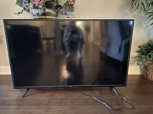 Vizio 55-inch Class 4K UHD HDR Smart TV,and Stand - Picture 1 of 2