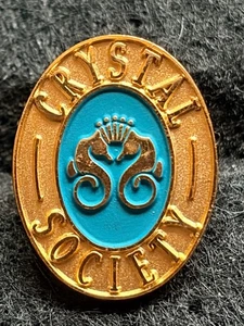 CRYSTAL SOCIETY CRYSTAL CRUISES LOYALTY PIN BADGE - Picture 1 of 3