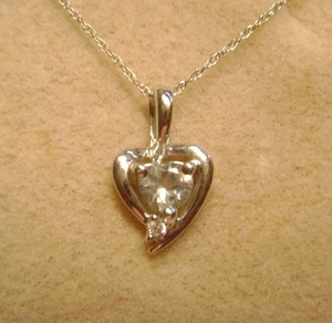 ZIERLICH GEMARKT 10KT. FEINE KETTE HALSKETTE WEISSGOLD DIAMANT MITTIG HERZ 18 ZOLL - Bild 1 von 11