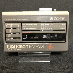 Sony Walkman WM-F69 FM/AM Auto Reverse Radio Kassetten Abspielgerät für Teile oder Reparatur - Bild 1 von 11