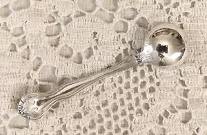 George & Martha (1940) ~ Salt Spoon (2½") ~ Westmorland Sterling ~ 4.8g ~ nice - Picture 1 of 5