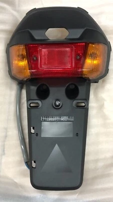 YAMAHA CY50 JOG 1992-1996 TAIL LIGHT COVER ASSEMBLY 4AG-84700-01 N.O.S - Imagem 1 de 4